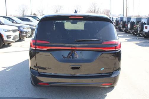 2022 Chrysler Pacifica Hybrid Touring L