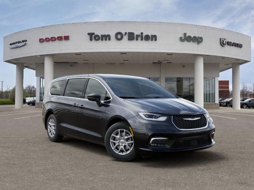 Diamond Black 2026 Chrysler Pacifica Select