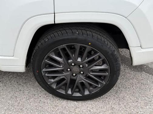 Bright White Clearcoat 2022 Jeep Compass Altitude