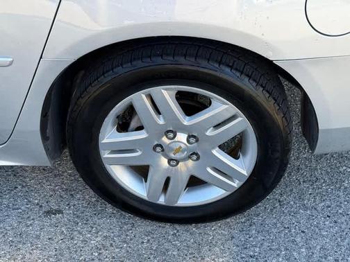 Silver Ice Metallic 2011 Chevrolet Impala LT