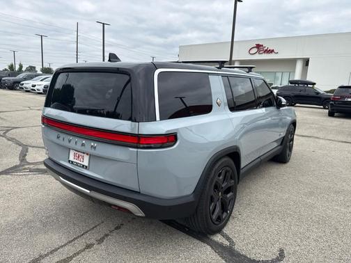 2023 Rivian R1S Adventure