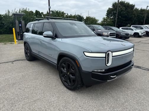 2023 Rivian R1S Adventure