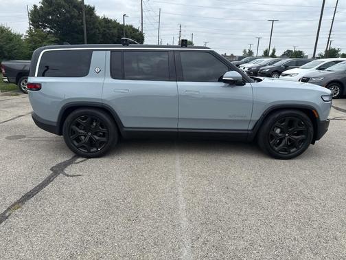 2023 Rivian R1S Adventure