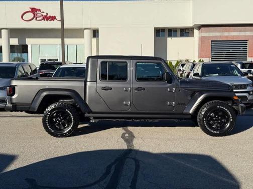 2022 Jeep Gladiator Sport