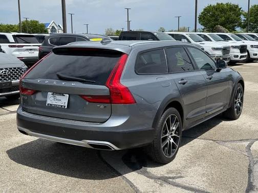 2018 Volvo V90 Cross Country T6