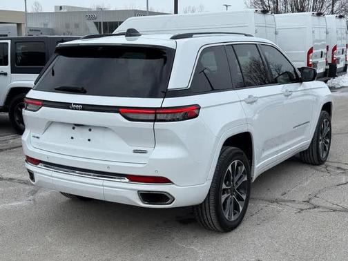 2022 Jeep Grand Cherokee 4xe Overland