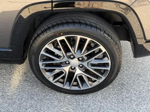 Granite Crystal Clearcoat Metallic 2023 Jeep Compass Limited