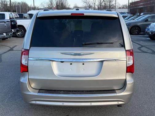 2015 Chrysler Town & Country Touring-L