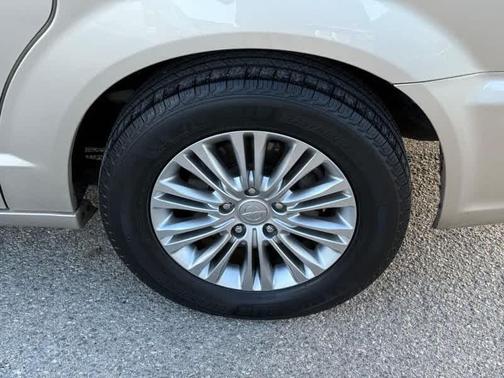 2015 Chrysler Town & Country Touring-L