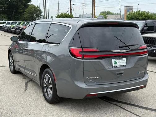 2022 Chrysler Pacifica Hybrid Limited