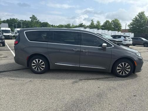 2022 Chrysler Pacifica Hybrid Limited