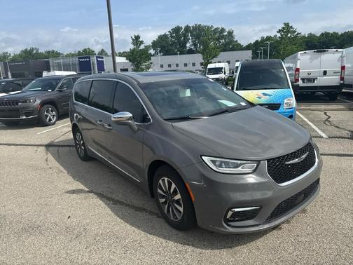2022 Chrysler Pacifica Hybrid Limited