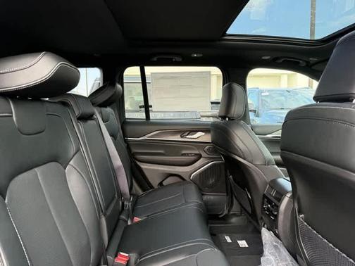 2025 Jeep Grand Cherokee Overland