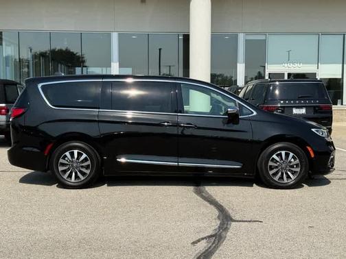 2022 Chrysler Pacifica Hybrid Limited