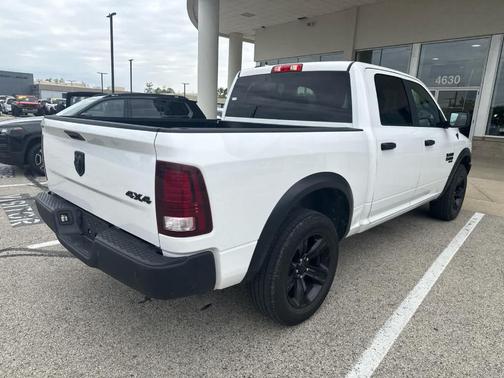 Bright White Clearcoat 2024 RAM 1500 Classic SLT