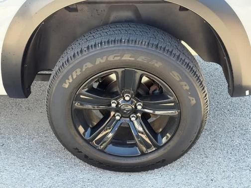 Bright White Clearcoat 2024 RAM 1500 Classic SLT