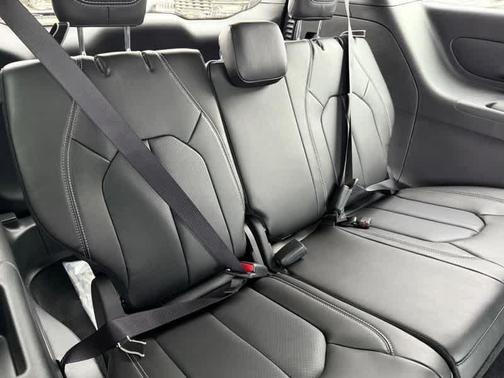 2026 Chrysler Voyager LX