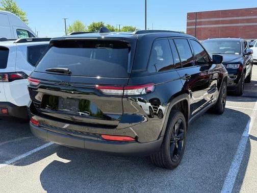 Diamond Black 2023 Jeep Grand Cherokee Altitude