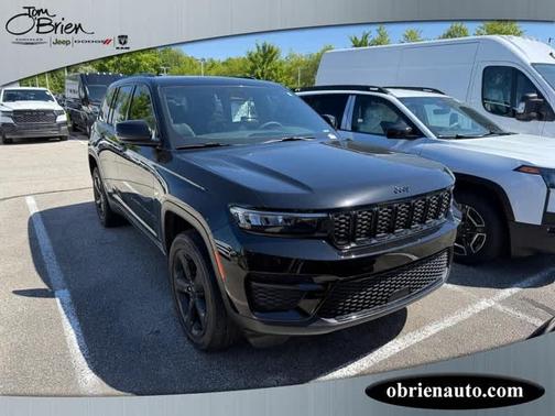 Diamond Black 2023 Jeep Grand Cherokee Altitude