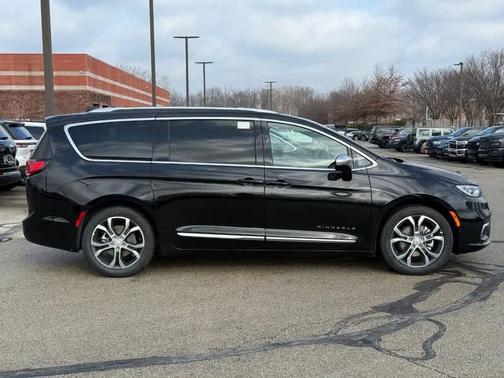 2026 Chrysler Pacifica Pinnacle