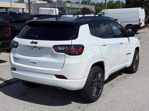 Bright White Clearcoat 2023 Jeep Compass Altitude