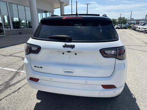 Bright White Clearcoat 2024 Jeep Compass Limited