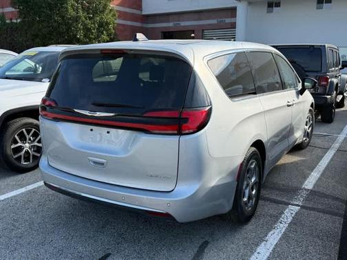 Silver Mist Clearcoat 2024 Chrysler Pacifica Limited