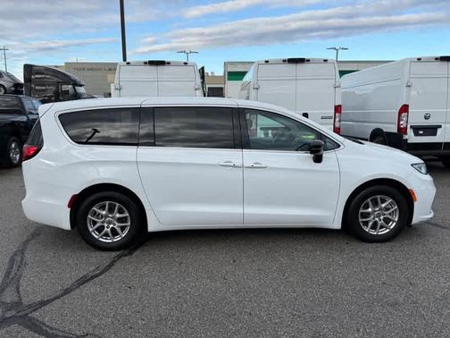 2024 Chrysler Pacifica Touring-L