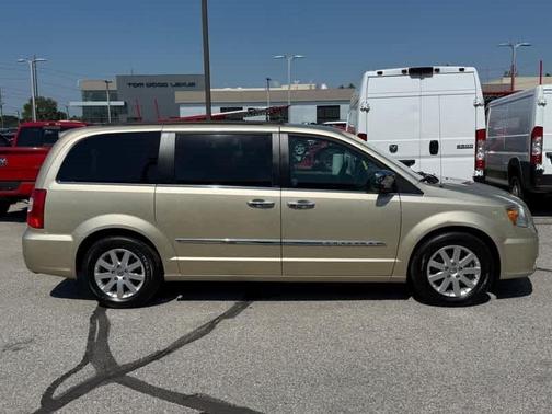 2012 Chrysler Town & Country Touring-L