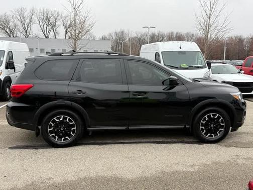 2020 Nissan Pathfinder SV