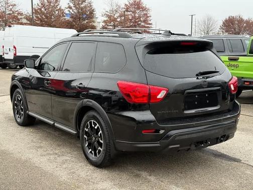 2020 Nissan Pathfinder SV