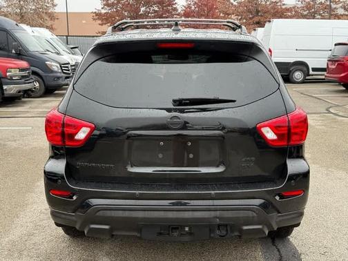 2020 Nissan Pathfinder SV
