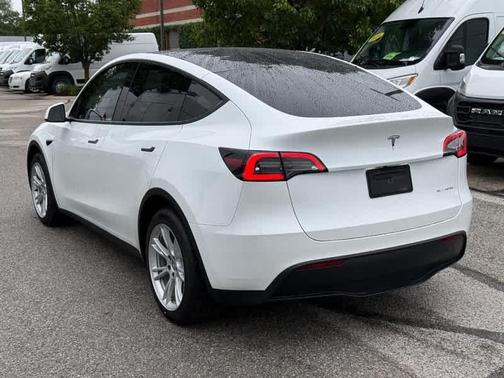 Pearl White Multi 2023 Tesla Model Y Long Range