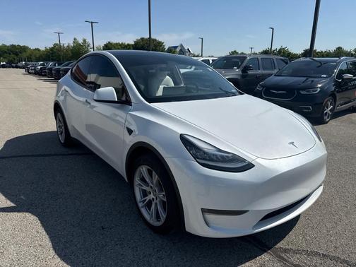 Pearl White Multi 2023 Tesla Model Y Long Range