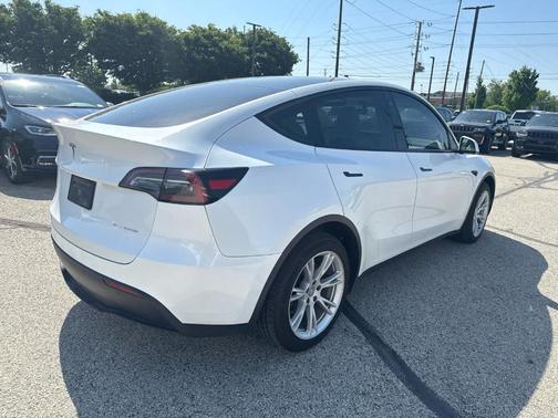 Pearl White Multi 2023 Tesla Model Y Long Range