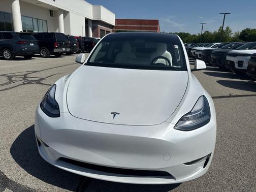 Pearl White Multi 2023 Tesla Model Y Long Range