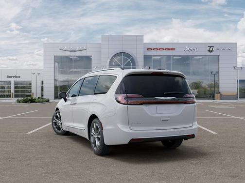 Bright White Clearcoat 2026 Chrysler Pacifica Pinnacle