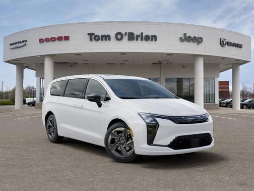 Bright White Clearcoat 2027 Chrysler Pacifica LIMITED