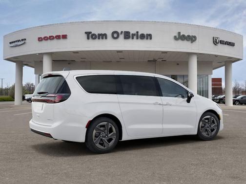 Bright White Clearcoat 2027 Chrysler Pacifica LIMITED