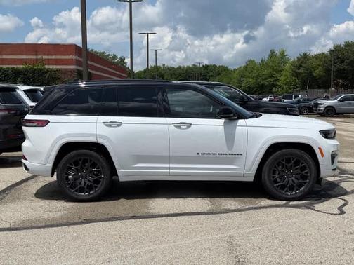 2025 Jeep Grand Cherokee Summit