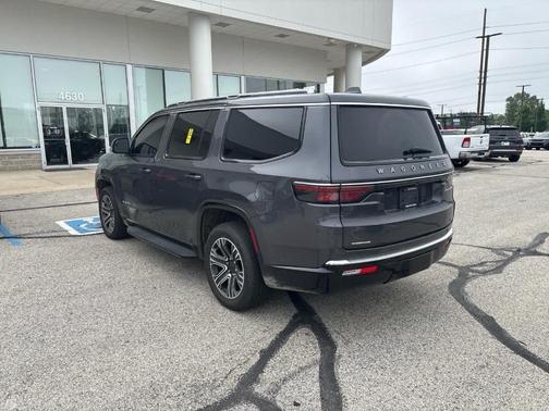 Metallic 2023 Jeep Wagoneer Base