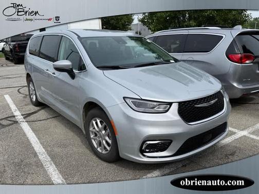 Silver Mist Clearcoat 2023 Chrysler Pacifica Touring-L