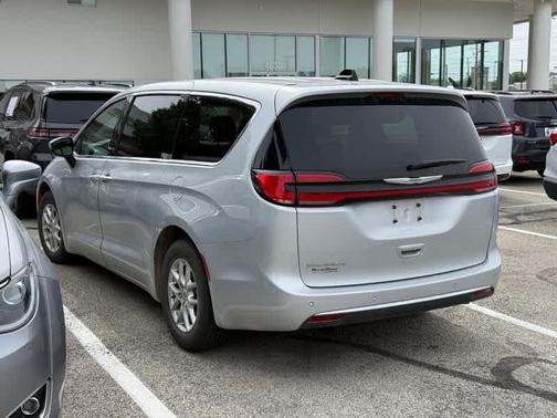 Silver Mist Clearcoat 2023 Chrysler Pacifica Touring-L