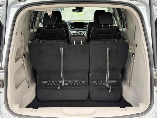 Silver Mist Clearcoat 2023 Chrysler Pacifica Touring-L
