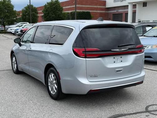 Silver Mist Clearcoat 2023 Chrysler Pacifica Touring-L