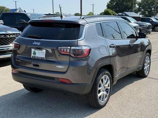 2022 Jeep Compass Latitude Lux