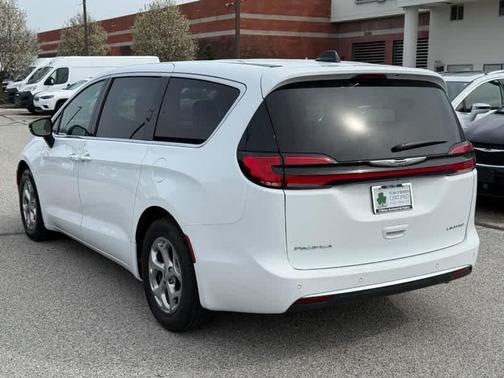 Bright White Clearcoat 2024 Chrysler Pacifica Limited