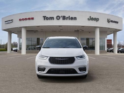 Bright White Clearcoat 2026 Chrysler Pacifica Select