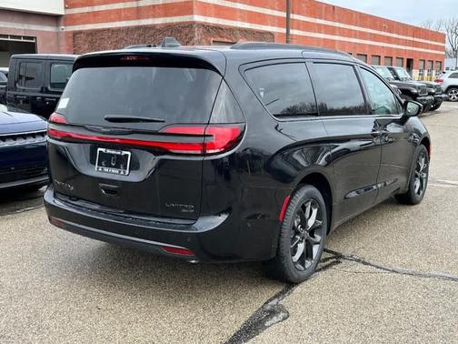 2025 Chrysler Pacifica Limited