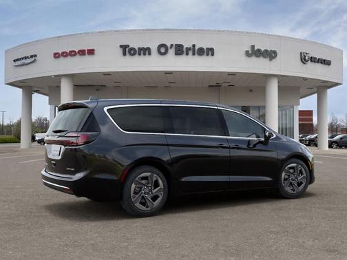 Diamond Black 2027 Chrysler Pacifica LIMITED